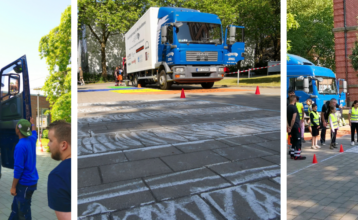 Das Titelbild ist in drei Bilder unterteilt. zu sehen ist links das Fahrerhaus eines blauen LKW mit offener Beifahrertür. Hier sieht man drei Mädchen im Grundschulalter mit gelben Warnwesten, die darauf warten aus dem LKW auszusteigen. Das erste Mädchen mit langen braunen Haaren klettert gerade die kleine Leiter hinunter. Unten stehen zwei junge Männer in blauer Kleidung, die auf die Mädchen warten. Das mittlere Bild zeigt einen mit Kreide auf den Schulhof gemalten Zebrastreifen, einige Verkehrshütchen und im Hintergrund einen blauen LKW mit weißem Anhänger. recht sieht man, wie ein Berufsschullehrer mit grauen Haaren und Bart einer Gruppe von fünf Kindern in gelben Warnwesten etwas erklärt. Er trägt eine schwarze Weste und eine Arbeitshose und sie stehen an dem aufgemalten Zebrastreifen. Daneben stehen zwei junge männliche Auszubildende. Im Hintergrund wieder der blaue LKW und ein rotes BAcksteingebäude.